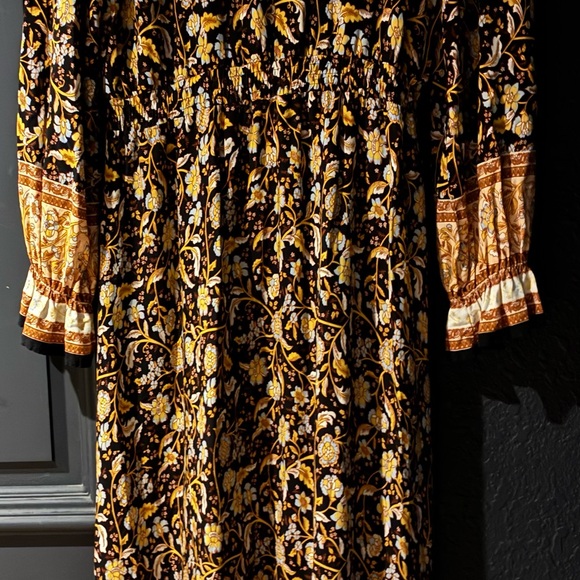 Elegant Floral Long Sleeve Dress - Black and Yellow - Picture 3 of 8